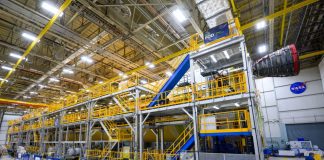 Артемида II: первый из четырёх двигателей RS-25, установленных на SLS | New-Science.ru Артемида II: первый из четырёх двигателей RS-25, установленных на SLS | New-Science.ru