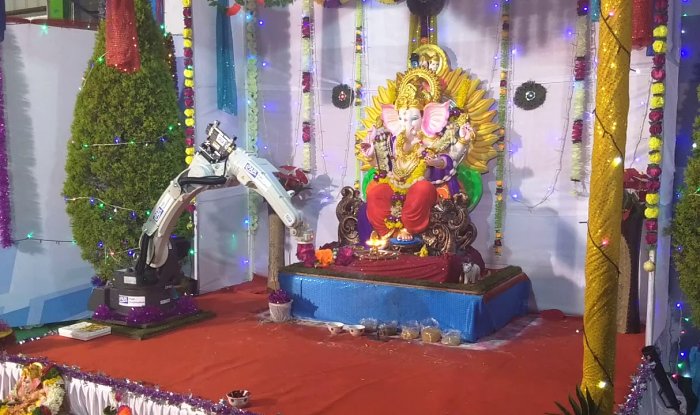 Ритуальный робот