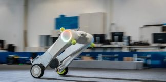Самобалансирующийся робот evoBOT уверенно справляется с работой грузчика Самобалансирующийся робот evoBOT уверенно справляется с работой грузчика