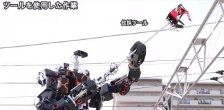 На японской железной дороге начал работать робот с управлением через шлем виртуальной реальности На японской железной дороге начал работать робот с управлением через шлем виртуальной реальности