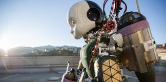 Итальянские инженеры учат робота-гуманоида летать на реактивной тяге Итальянские инженеры учат робота-гуманоида летать на реактивной тяге