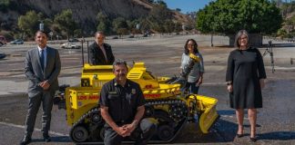 Первый в США робот-пожарный будет бороться с огнем в Калифорнии Первый в США робот-пожарный будет бороться с огнем в Калифорнии