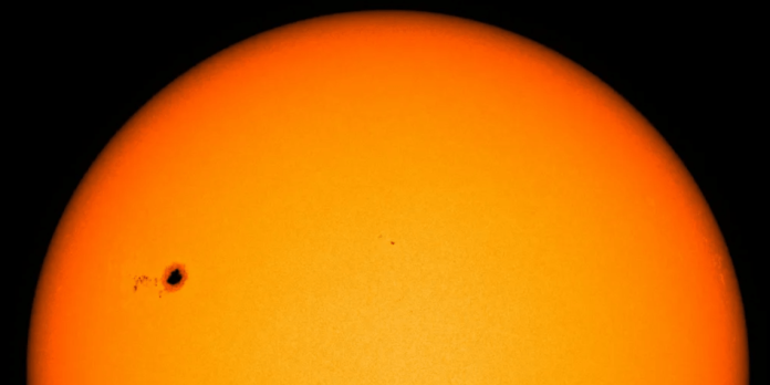 На Солнце обнаружено радиоизлучение, похожее на планетарные полярные сияния | New-Science.ru