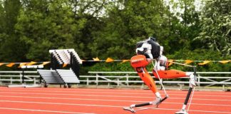 Двуногий робот Кэсси поставил мировой рекорд Гиннеса в 100-метровом спринте Двуногий робот Кэсси поставил мировой рекорд Гиннеса в 100-метровом спринте