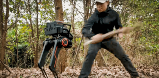 Шагоход P1 успешно перемещается по любой местности и не боится сурового обращения Шагоход P1 успешно перемещается по любой местности и не боится сурового обращения