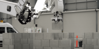 Робот-каменщик Hadrian X профессионально укладывает до 200 кирпичей в час Робот-каменщик Hadrian X профессионально укладывает до 200 кирпичей в час