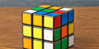 Робот-сборщик кондиционеров компании Mitsubishi установил мировой рекорд по сборке кубика Рубика Робот-сборщик кондиционеров компании Mitsubishi установил мировой рекорд по сборке кубика Рубика