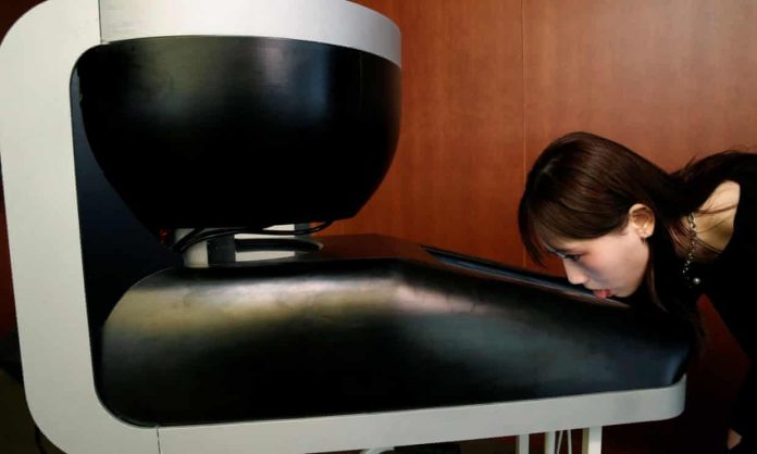 Экран, который нужно лизать, чтобы почувствовать виртуальный вкус | New-Science.ru