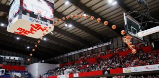 Робот-баскетболист Toyota CUE забросил мяч в кольцо с рекордных 25 метров Робот-баскетболист Toyota CUE забросил мяч в кольцо с рекордных 25 метров