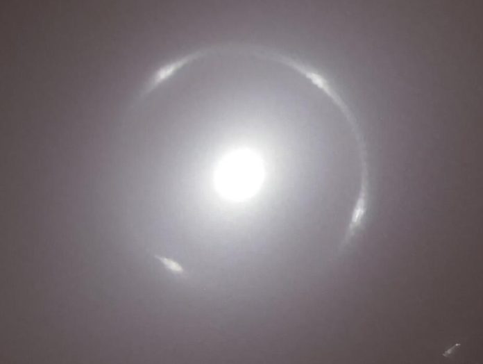 Телескоп Евклид наблюдает удивительное кольцо Эйнштейна | New-Science.ru