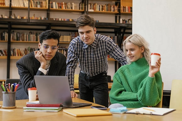 Чем отличаются бизнес-акселераторы от инкубаторов, что такое венчурный фонд и зачем нужны бизнес-ангелы