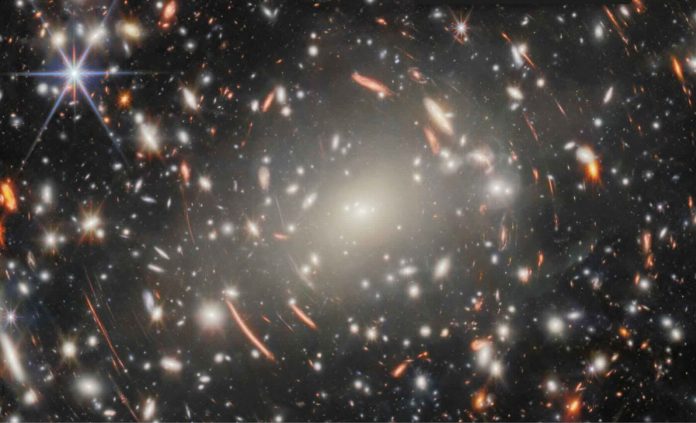 Телескоп «Джеймс Уэбб» заглядывает в прошлое, обнаруживая древнего «исполина», и открывает странность Вселенной | New-Science.ru