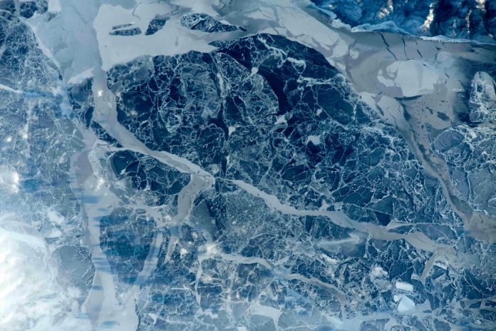 Космонавты на МКС выращивают кристаллы в условиях невесомости | New-Science.ru