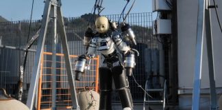 Итальянский робот-спасатель с джетпаком уже умеет стабильно взлетать и зависать в воздухе Итальянский робот-спасатель с джетпаком уже умеет стабильно взлетать и зависать в воздухе
