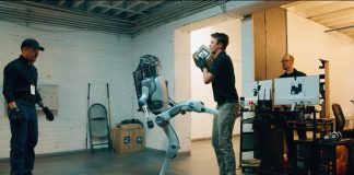 Робот Boston Dynamics наконец-то дал отпор людям Робот Boston Dynamics наконец-то дал отпор людям