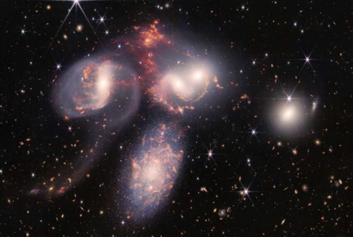 Телескоп JWST обнаружил редчайшее слияние пяти галактик в ранней Вселенной | New-Science.ru