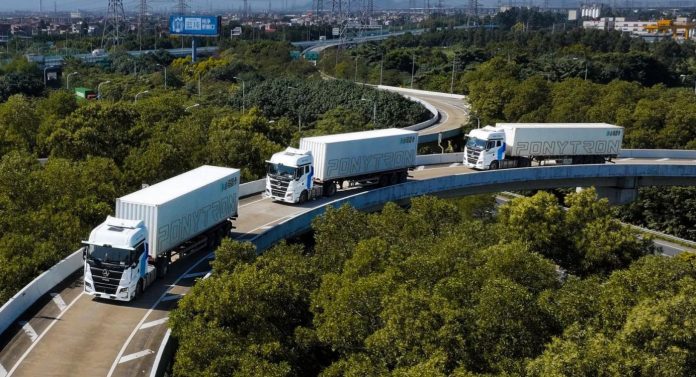 Новая китайская система автономных электрогрузовиков позволяет водителю управлять пятью грузовиками | New-Science.ru