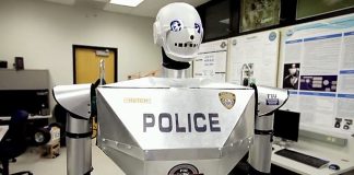 Студенты Международного университета разработали робота-полицейского Студенты Международного университета разработали робота-полицейского