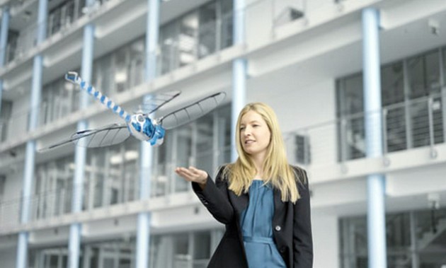 Летающая стрекоза festo Летающая стрекоза festo