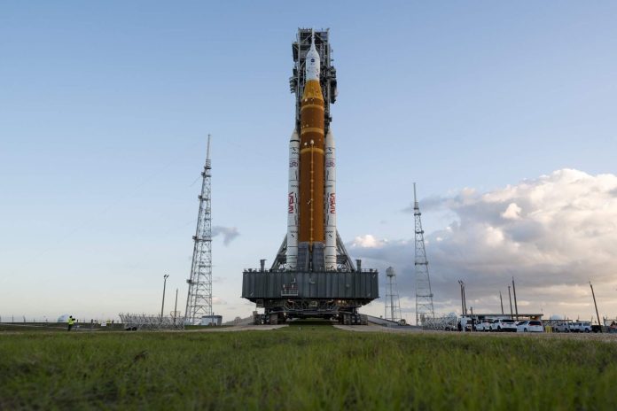Ракету SLS вывезли на стартовую площадку на фоне грядущих изменений в программе «Артемида» | New-Science.ru