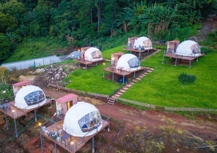 Глэмпинг бизнес — «гламурный кемпинг»: как создать успешный бизнес в глэмпинге, руководство для старта — Бизнес-журнал B-MAG — российский деловой журнал