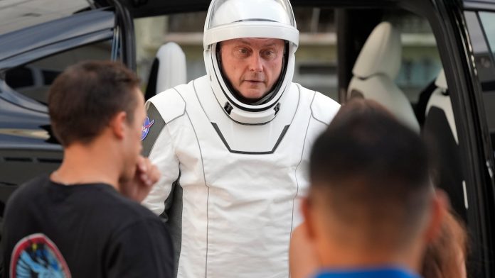 Астронавт Майк Финке, эвакуированный с МКС, раскрыл детали загадочного недомогания: врачи до сих пор не знают причину | New-Science.ru