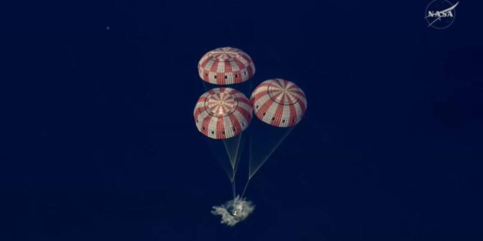 Капсула Orion с экипажем приводнилась в Тихом океане, завершив первый за полвека пилотируемый полет за пределы околоземной орбиты | New-Science.ru