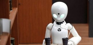 В новом японском кафе трудятся роботы-официанты под управлением парализованных людей В новом японском кафе трудятся роботы-официанты под управлением парализованных людей