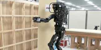 Японский робот продемонстрировал будущее строительных технологий Японский робот продемонстрировал будущее строительных технологий