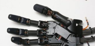 Ученые научат людей с роботизированными руками ощущать прикосновения Ученые научат людей с роботизированными руками ощущать прикосновения