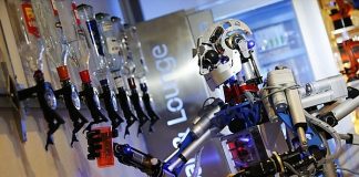 Американцы изобрели человекоподобного робота Американцы изобрели человекоподобного робота