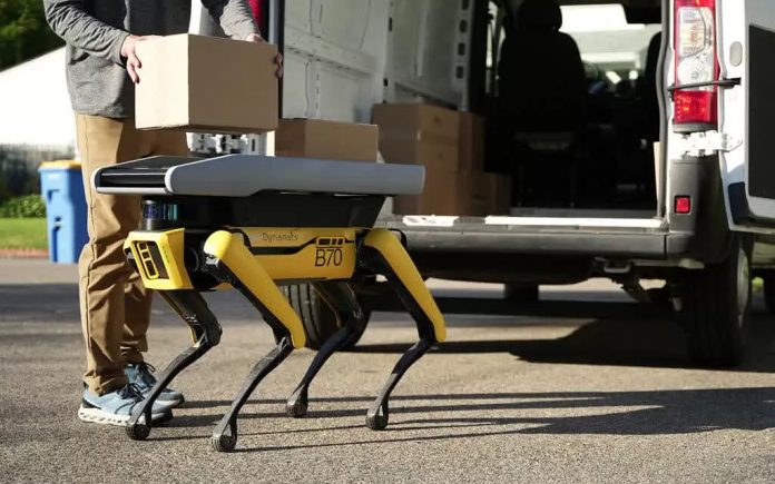 Знаменитый робопес Spot от Boston Dynamics готовится стать разносчиком посылок