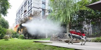 Робот-пожарный китайской DEEP Robotics несет водяную пушку с дальностью 60 метров Робот-пожарный китайской DEEP Robotics несет водяную пушку с дальностью 60 метров
