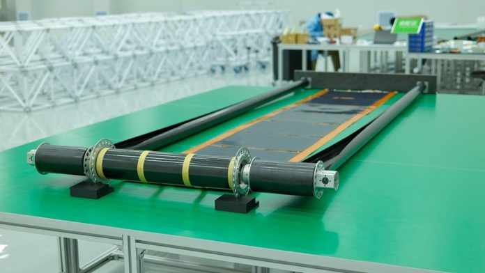 Китайская компания разработала солнечную панель для спутников, которая сворачивается в компактный рулон | New-Science.ru