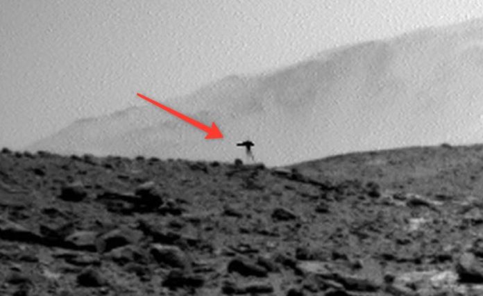 NASA объяснило происхождение странного объекта на фотографии Марса | New-Science.ru